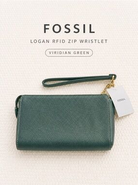 Fossil Logan RFID Zip Wristlet Viridian Green Structured Leather NWT